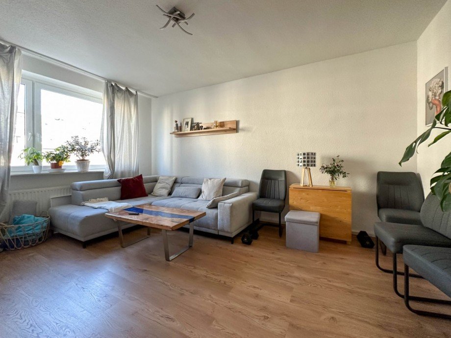 2. Obergeschoss links Wohnraum Mehrfamilienhaus D�sseldorf