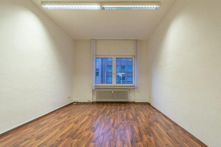 Buum II im zweiten Obergeschoss D�sseldorf Renditeobjekt Gesch�ftshaus in TOP-Citylage mit 5 Einheiten und Potential f�r Neuvermietungen