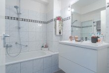 Obergeschoss - Wannenbad Charmantes Reihenmittelhaus f�r die ganze Familie in Kaarst-B�ttgen