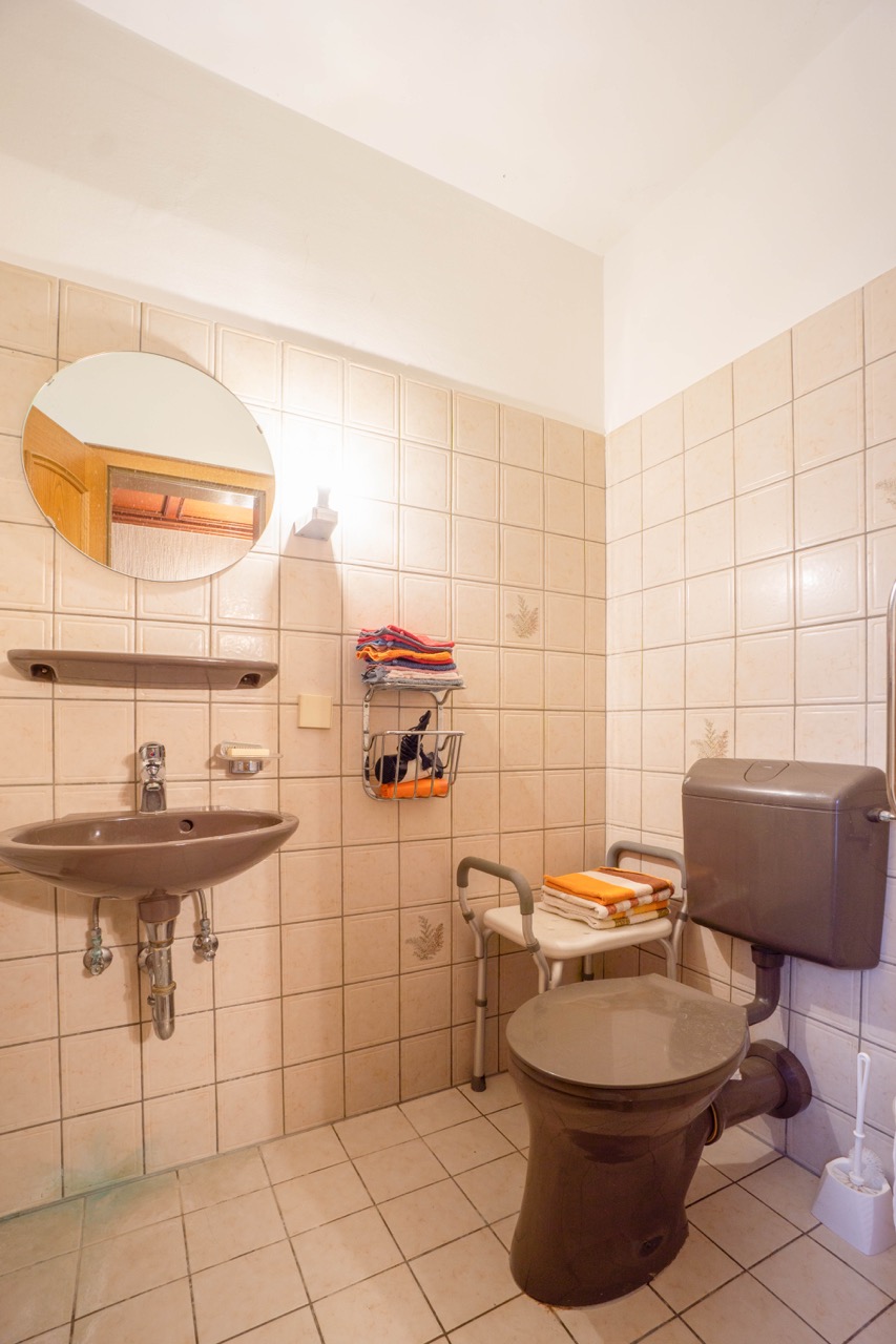 G�ste-WC im Erdgeschoss Reihenmittelhaus D�sseldorf