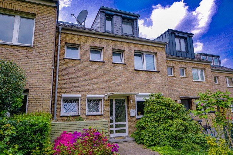 Geb�udeansicht D�sseldorf Einfamilienhaus Kernsaniertes Familienidyll in ruhiger Lage - Einfamilienhaus mit perfektem Raumangebot