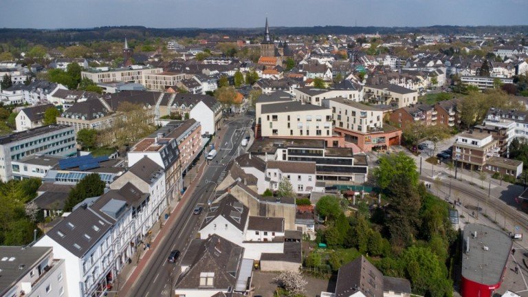 Luftbild Ratingen Mehrfamilienhaus Zentral gelegenes 9-Parteienhaus mit Baupotential in Ratingen-Mitte