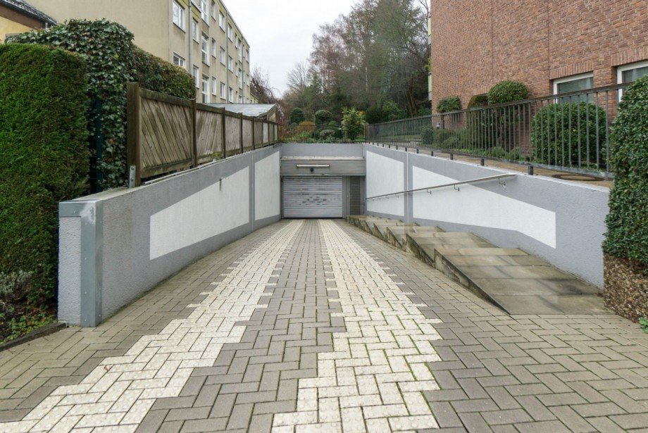 Garageneinfahrt Dachgeschosswohnung D�sseldorf