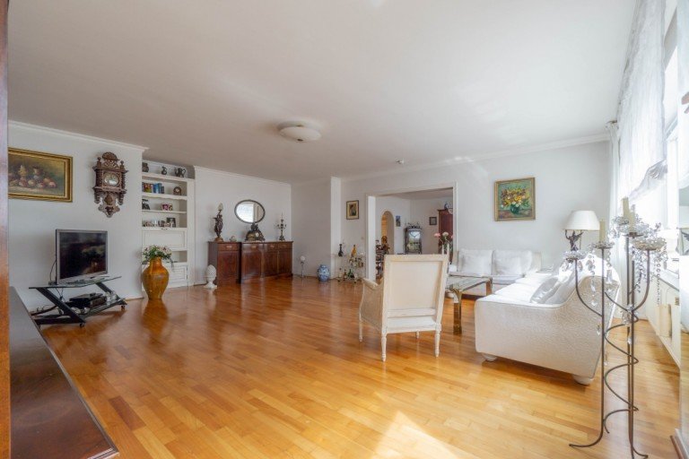 Wohnraum II D�sseldorf Wohnung Gro�z�gige 4-Zimmerwohnung mit Garage und Stellplatz in Pempelfort