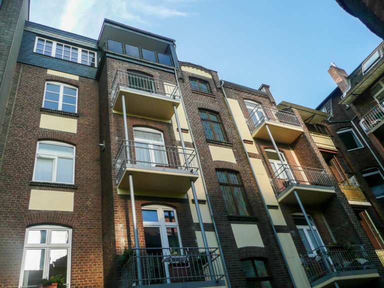 R�ckseite D�sseldorf Dachgeschosswohnung D�sseldorf-Unterbilk! Sanierte 3-Zimmer-Atelierwohnung mit Balkon