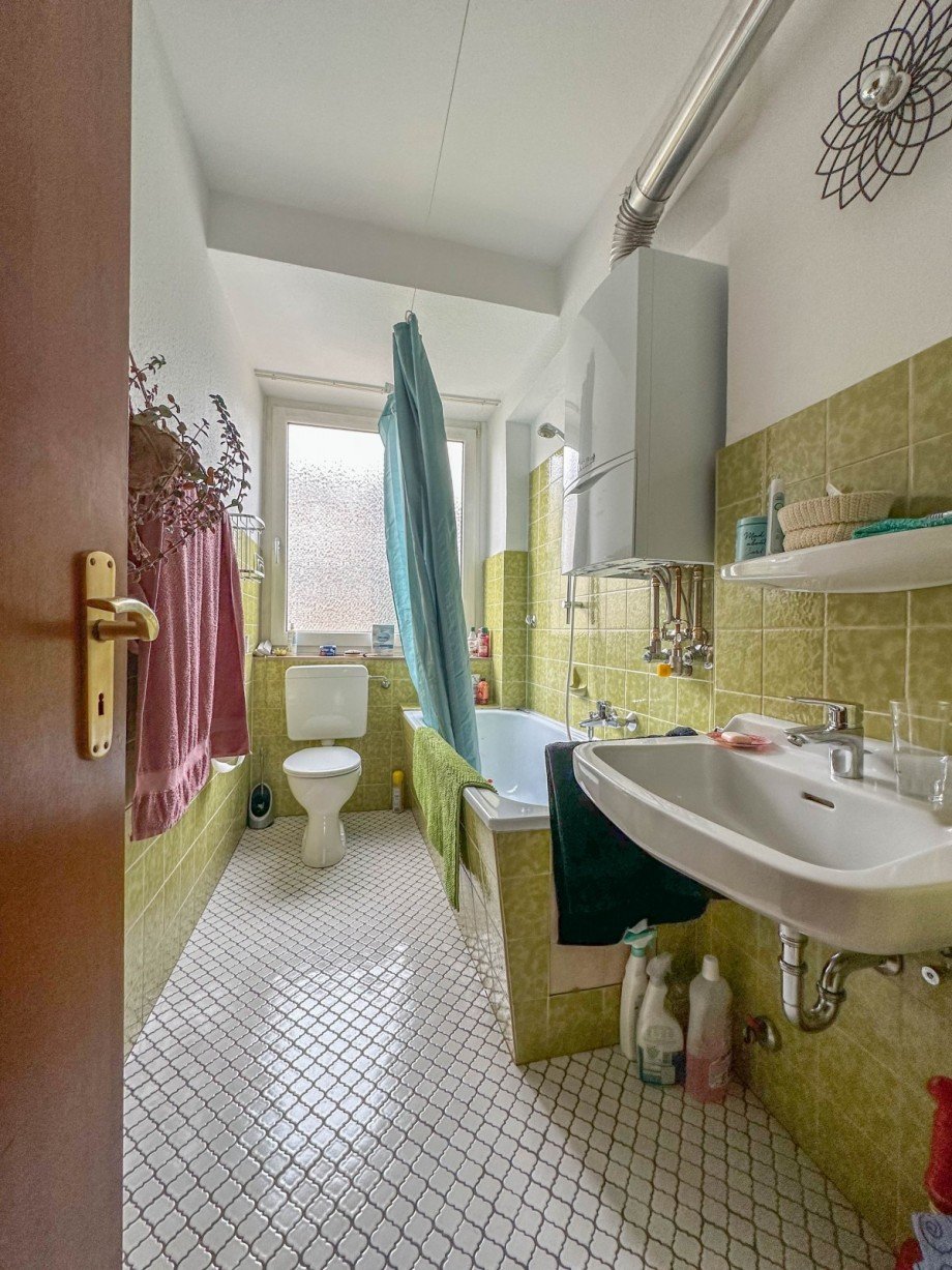 2. Obergeschoss rechts Badezimmer Mehrfamilienhaus D�sseldorf