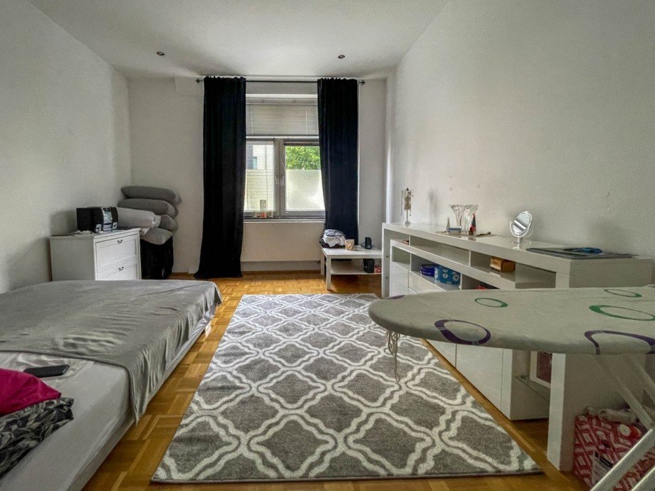 EG links Wohnraum Mehrfamilienhaus D�sseldorf