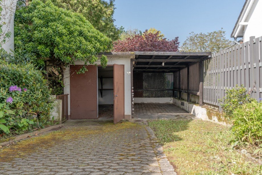 Schuppen und Carport Grundst�ck D�sseldorf