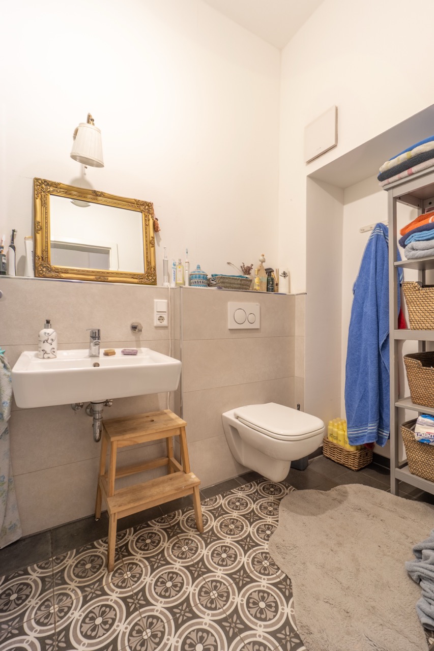 Duschbad im Erdgeschoss Doppelhaush�lfte D�sseldorf