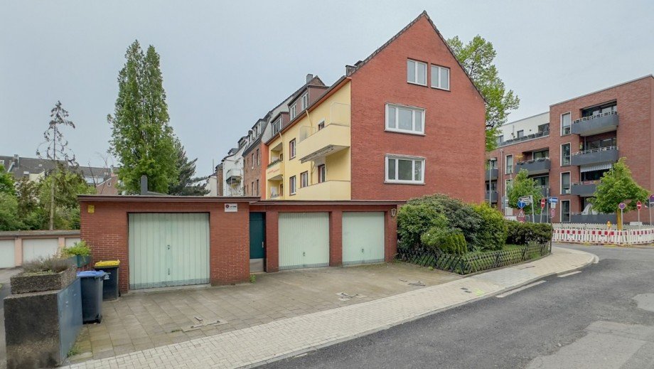 Garagen und Giebelansicht Mehrfamilienhaus D�sseldorf