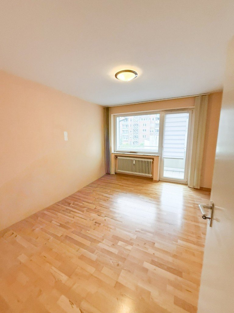 Das Schlafzimmer D�sseldorf Etagenwohnung Bilk: Ideal geschnittene 2 Zimmer Wohnung mit Balkon und Einbauk�che