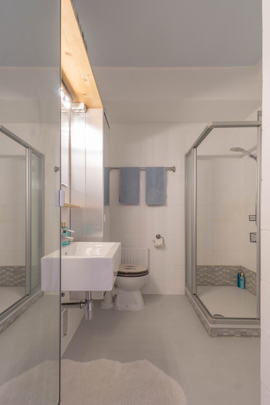 Blick in das Badezimmer Wohnung D�sseldorf
