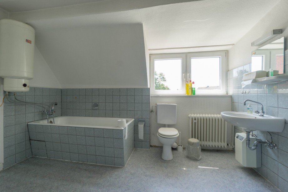Badezimmer im Dachgeschoss Reihenhaus Neuss