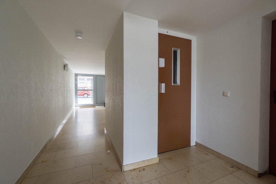 Hauseingang - Aufzug Wohnung D�sseldorf