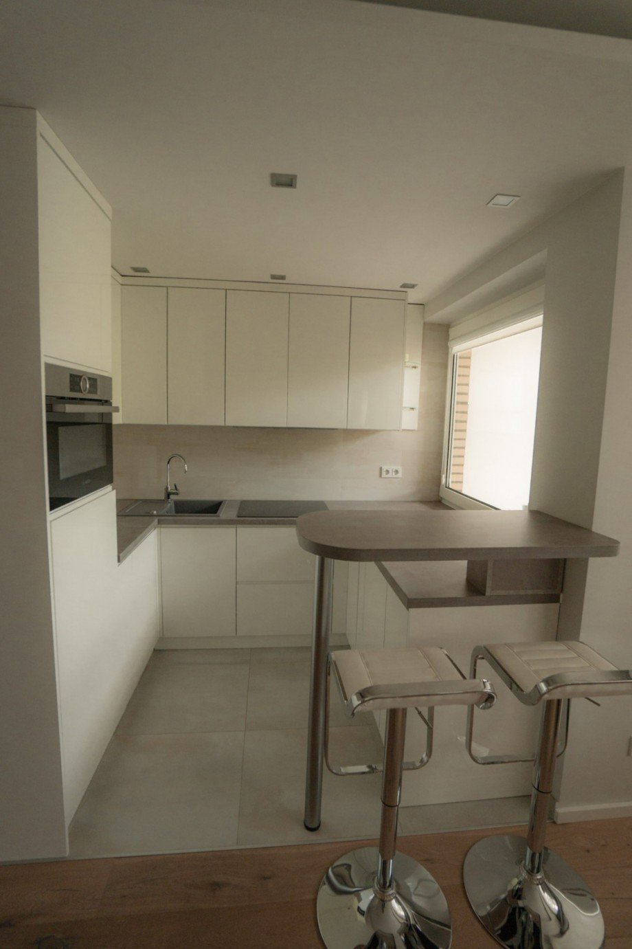 Die K�che mit Esstheke Wohnung D�sseldorf