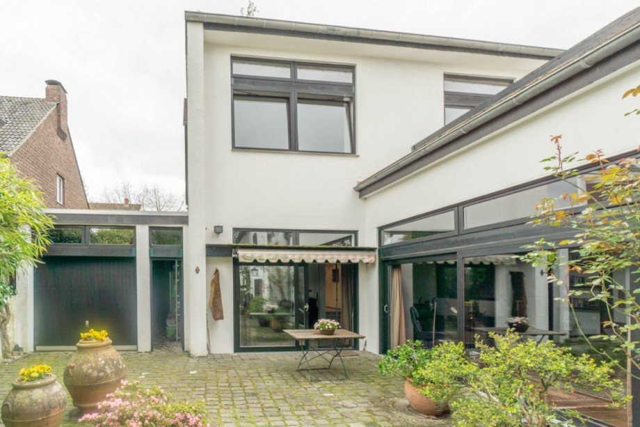 Gartenansicht mit Anbau Zweifamilienhaus D�sseldorf