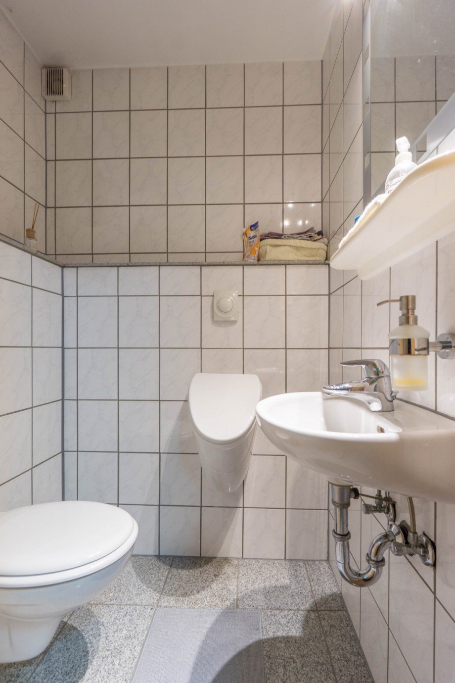G�ste-WC im Erdgeschoss Doppelhaush�lfte D�sseldorf