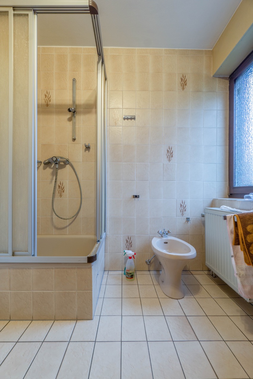 Badezimmer im Obergeschoss 2 Reihenmittelhaus D�sseldorf