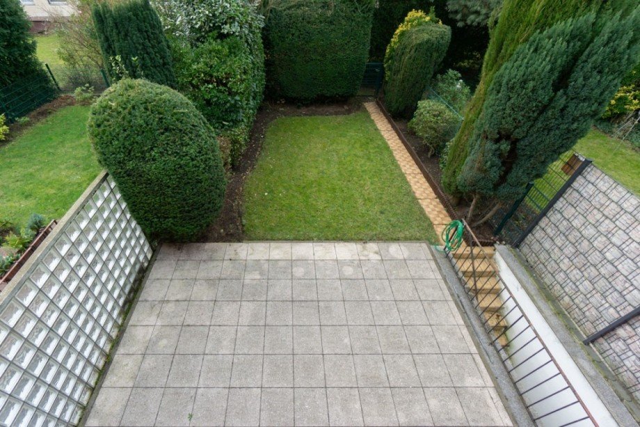 Blick auf Garten und Terrasse Einfamilienhaus D�sseldorf