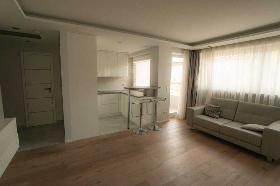 Der Wohnbereich mit K�che Wohnung D�sseldorf