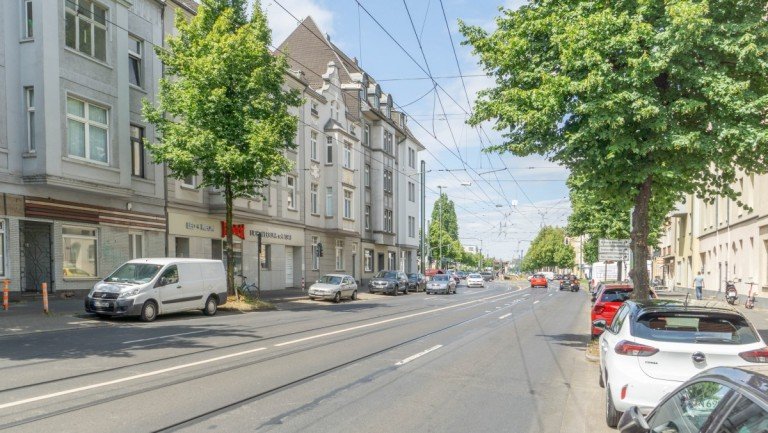Stra�enansicht D�sseldorf Mehrfamilienhaus Solide vermietetes Wohnhaus mit 10 Einheiten in Lierenfeld - Top Rendite in D�sseldorf