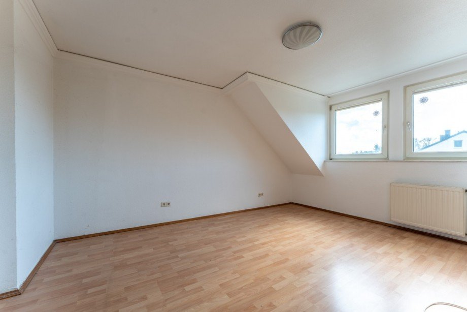 Dachgeschoss - Schlafzimmer Einfamilienhaus D�sseldorf