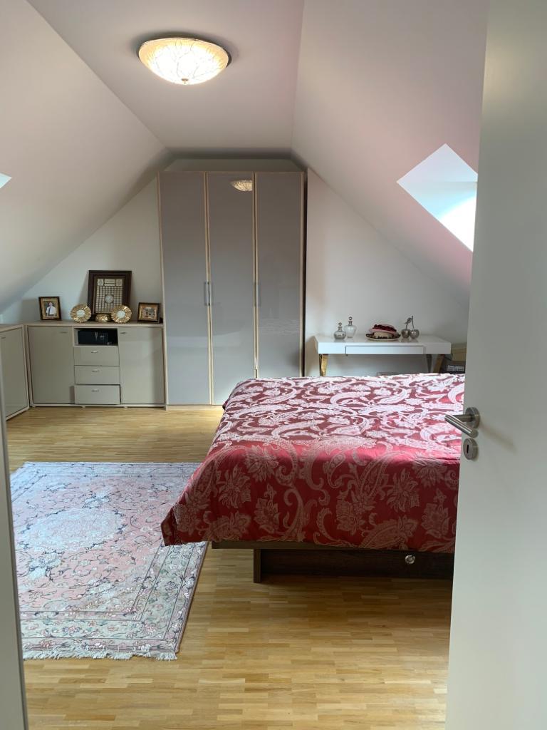 Schlafzimmer im Spitzboden Wohnung D�sseldorf