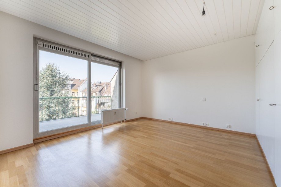 Das Hauptschlafzimmer mit Balkon Etagenwohnung D�sseldorf