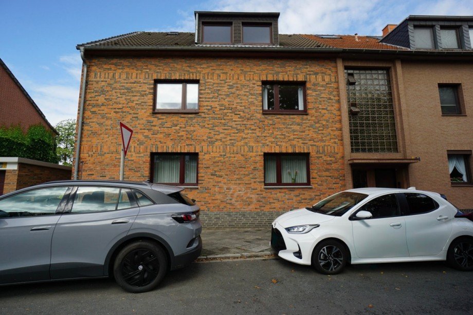 Hausansicht (2) Dachgeschosswohnung D�sseldorf