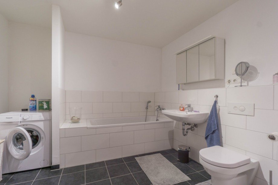 Badezimmer mit Waschmaschinenstellplatz Wohnung D�sseldorf