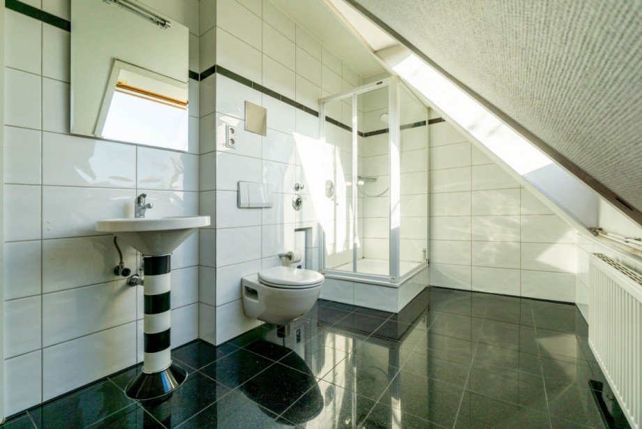 Badezimmer im Dachgeschoss Stadthaus D�sseldorf