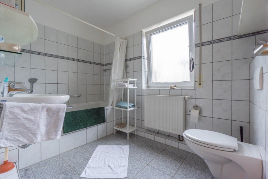 Wannenbad im Obergeschoss Doppelhaush�lfte D�sseldorf