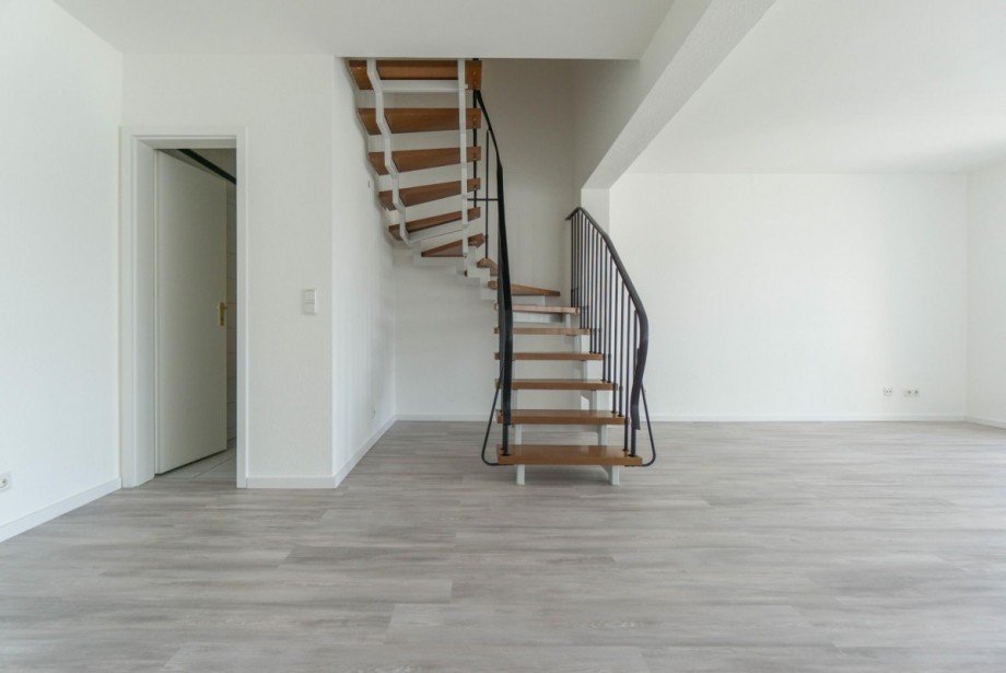 Treppe ins Dachgeschoss Wohnung D�sseldorf