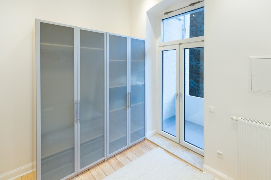 Kleiderschrank im SZ Wohnung D�sseldorf