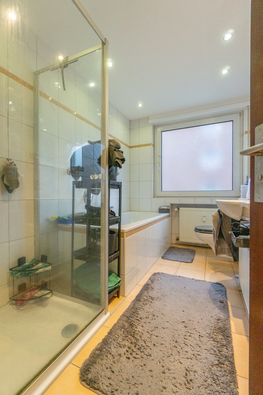 Badezimmerbeispiel 1 Mehrfamilienhaus D�sseldorf