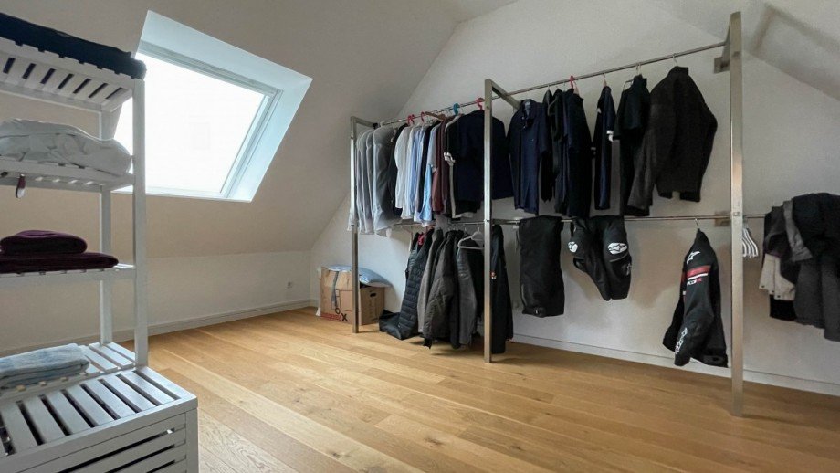 Ankleidezimmer im Spitzboden Maisonettewohnung D�sseldorf