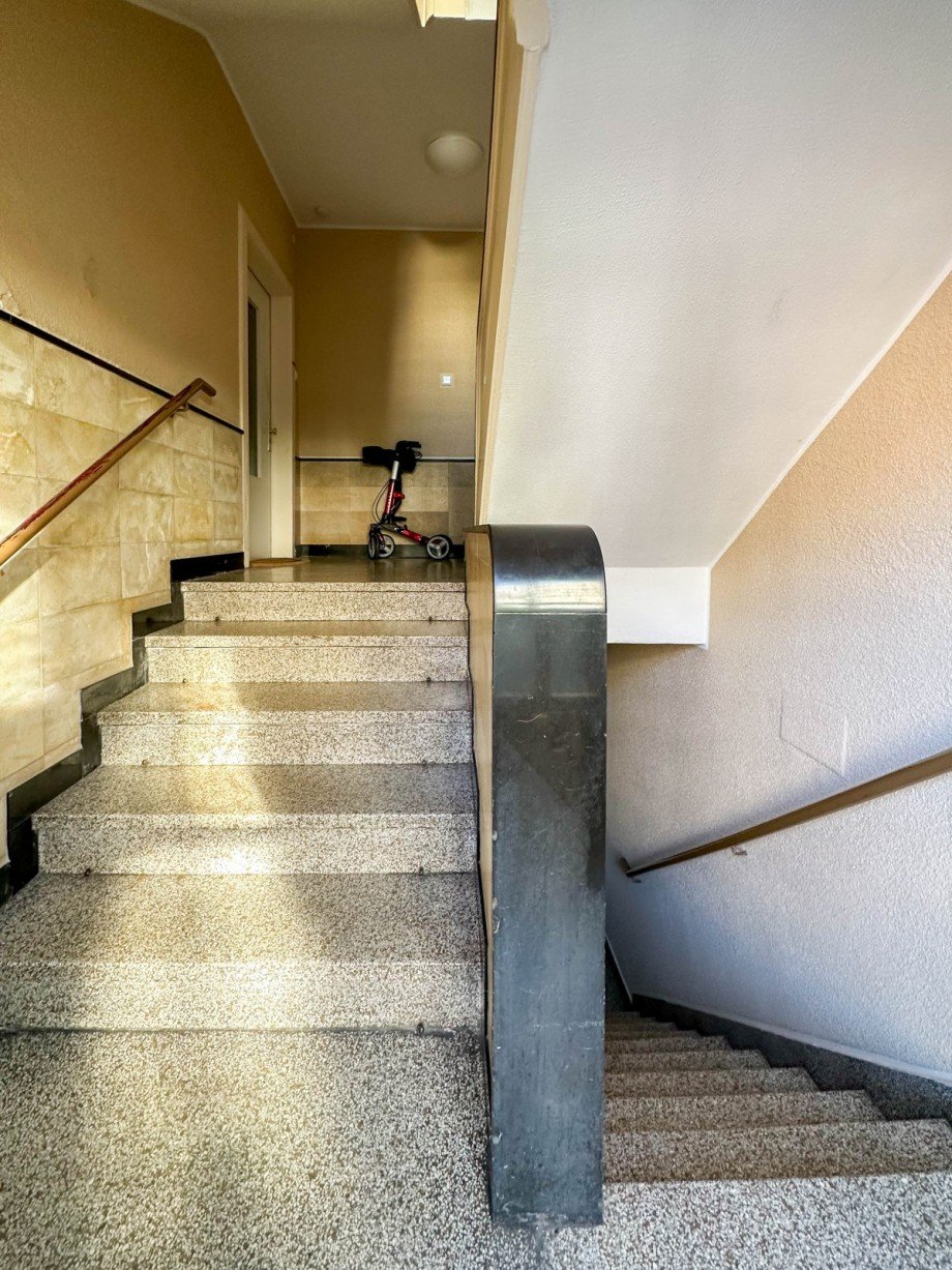 Hauseingang Mehrfamilienhaus D�sseldorf