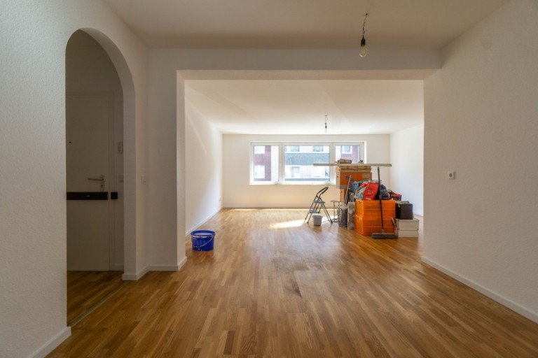 Blick von Diele in den Wohnraum D�sseldorf Wohnung Gro�z�gige 2-Zimmerwohnung mit riesiger Terrasse und Garage in Eller