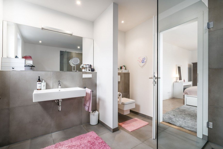 En-Suite Bad im EG Einfamilienhaus D�sseldorf
