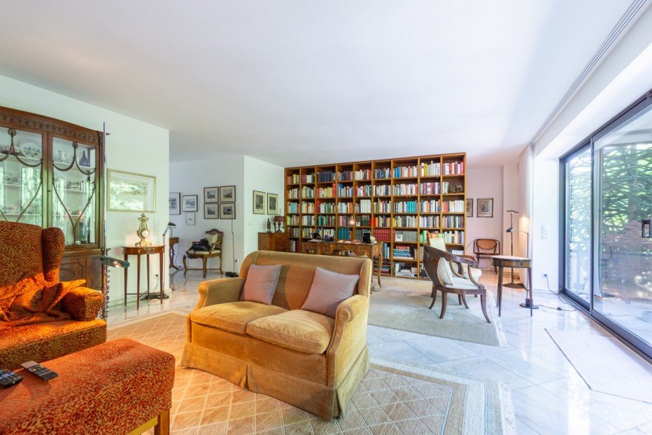 Der Blick in den Wohnraum Etagenwohnung D�sseldorf