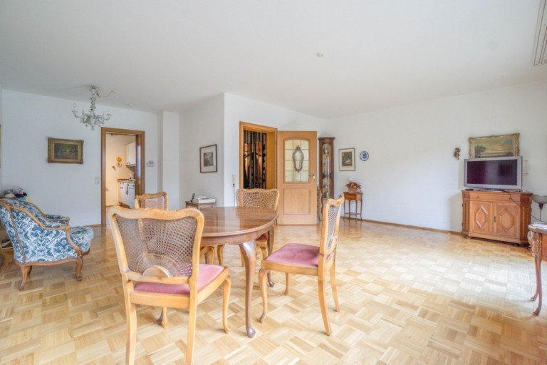 Wohnraum 1 D�sseldorf Reihenmittelhaus Ger�umiges Reihenmittelhaus in ruhiger Lage - Platz f�r die ganze Familie