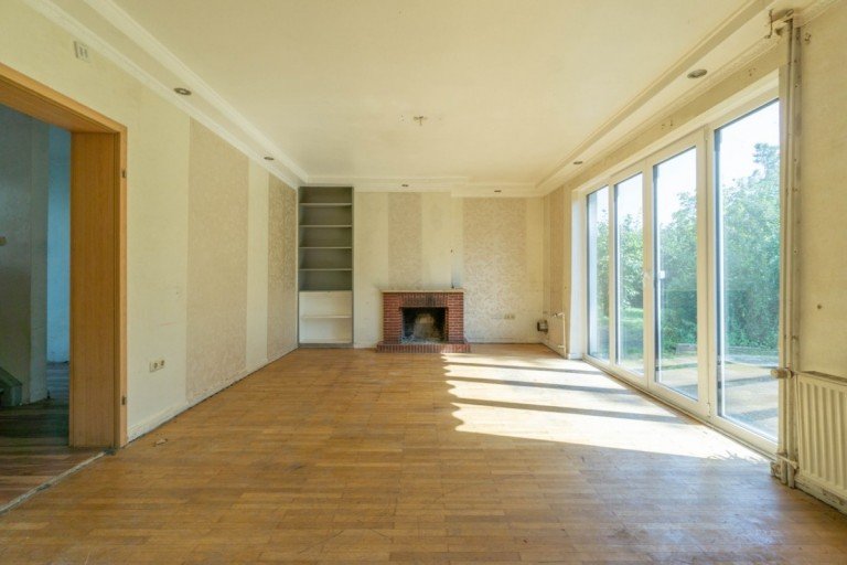 Wohnraum im Erdgeschoss D�sseldorf Doppelhaush�lfte Sanierungsbed�rftige Doppelhaush�lfte in der Engl�ndersiedlung von D�sseldorf-Lohausen