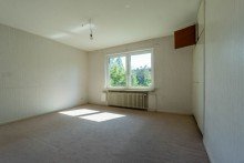 Schlafzimmer II im Obergeschoss Sanierungsbed�rftige Doppelhaush�lfte in der Engl�ndersiedlung von D�sseldorf-Lohausen