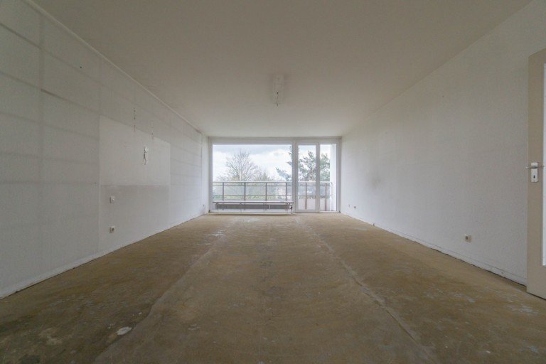 Wohnraum D�sseldorf Wohnung Renovierungsbed�rftige 4-Zimmerwohnung mit Sonnenloggia und Balkon