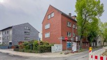 Giebelansicht Mehrfamilienhaus als Eckgeb�ude mit vielf�ltigen Entwicklungsm�glichkeiten