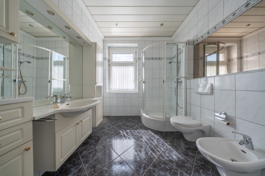 Obergeschoss - Badezimmer Zweifamilienhaus D�sseldorf