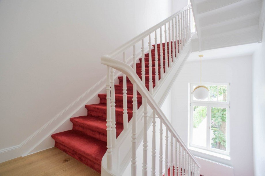 Die stilvollen Altbau-Treppen Villa D�sseldorf