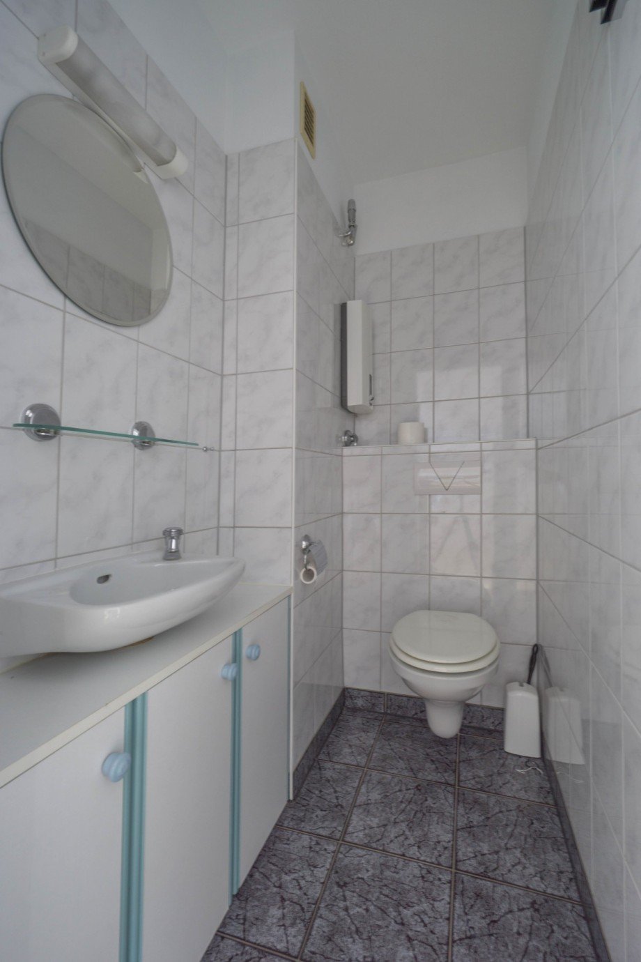 G�ste-WC Dachgeschosswohnung D�sseldorf