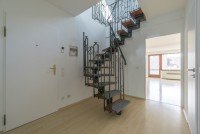 Bild (f1f94f32b53dbd1a63b10fc3360a29f9): Dachgeschoss mit gro�em Wohnraum in gem�tlicher Wohnlage von Eller