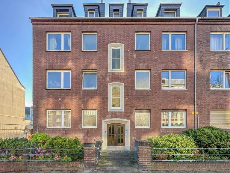 Hausansicht D�sseldorf Mehrfamilienhaus Solides Mehrfamilienhaus mit Potential - vollvermietet und zukunftssicher
